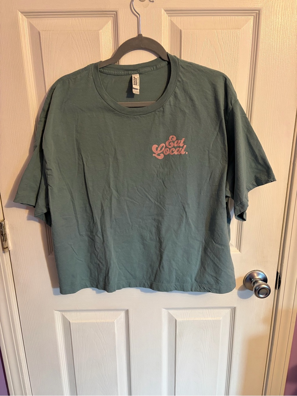 “Eat Local” Women’s Cropped Tee